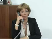 辦公室黑絲女上司色誘壯男下屬激情時刻